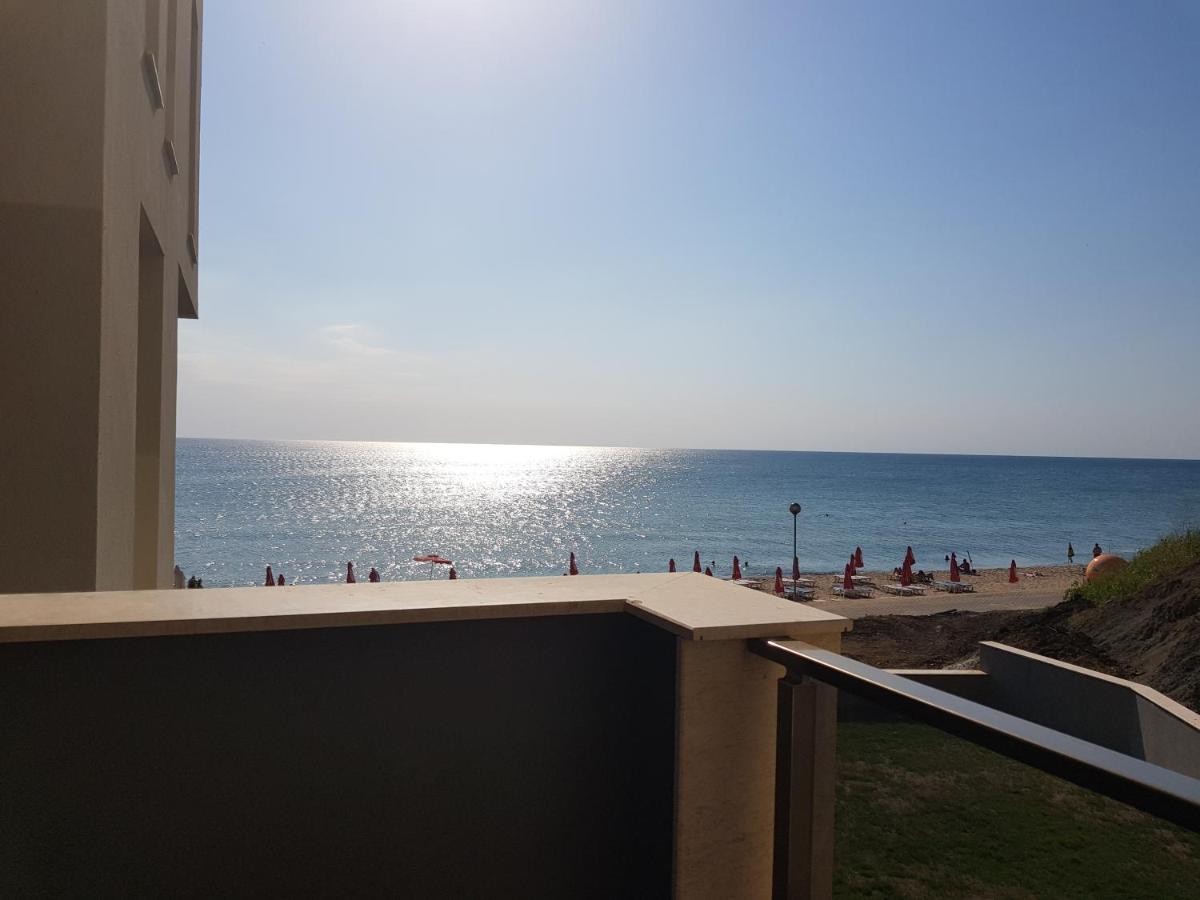 Dolphin Beach Apart Obzor Esterno foto